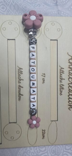 Attache tétine